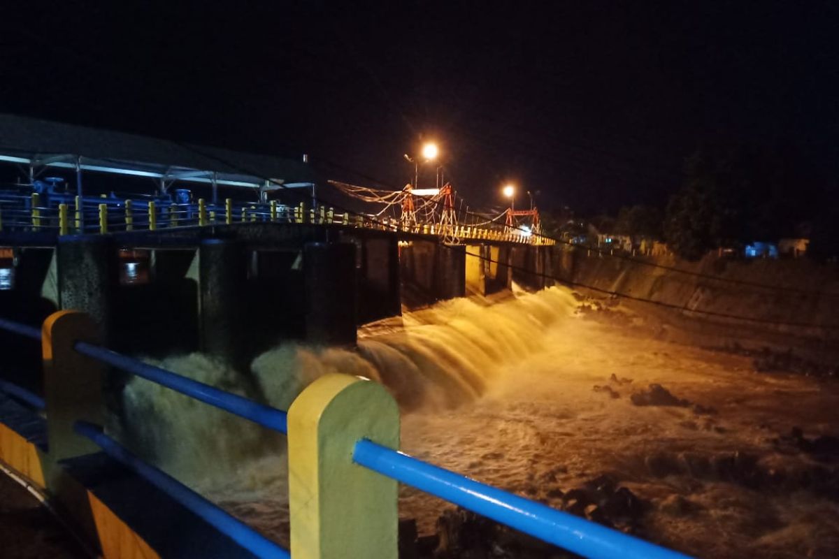 128 warga Balekambang mengungsi terapkan protokol PSBB akibat banjir