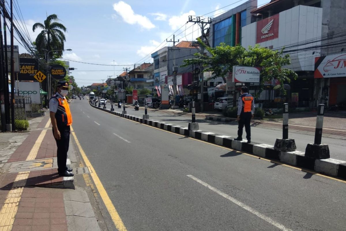 Hari kelima,  PKM Denpasar berjalan tertib untuk cegah COVID-19