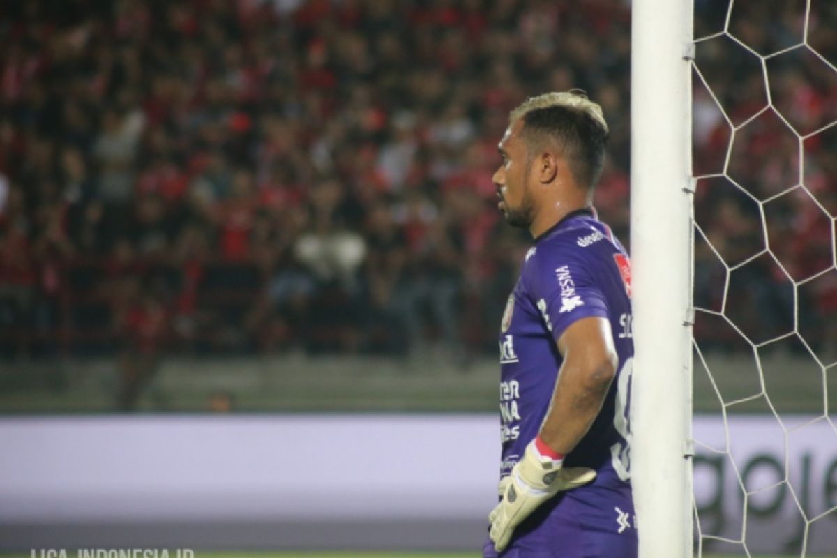 Kiper Samuel Reimas bertahan sendirian di Mes Bali United