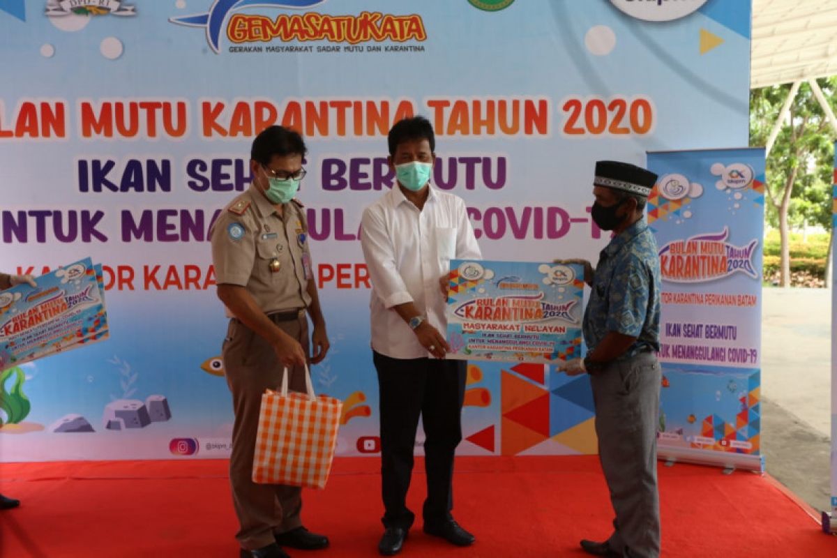 KKP salurkan ikan untuk warga terdampak COVID-19 di Batam