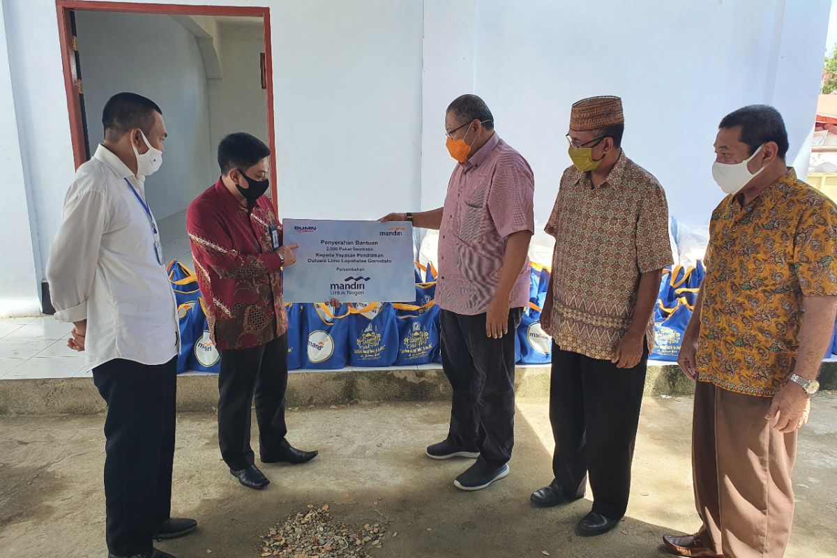 Bank Mandiri salurkan 2.000 paket sembako ke masyarakat Gorontalo