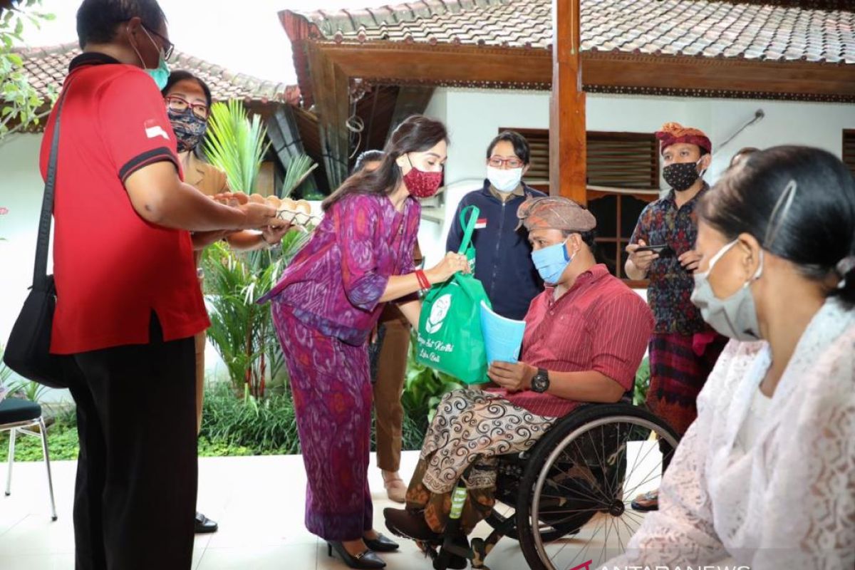 K3S Gianyar terima novel dari penyandang disabilitas