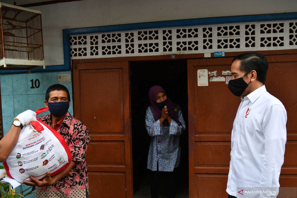 Presiden Jokowi sebut prosedur berbelit hambat distribusi bantuan sosial