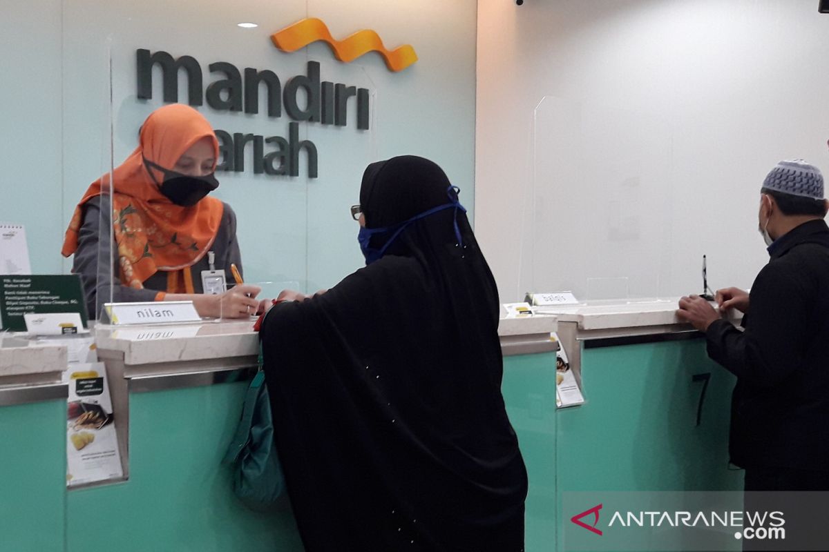 Penukaran uang pecahan baru di Bank Syariah Mandiri Malang menurun