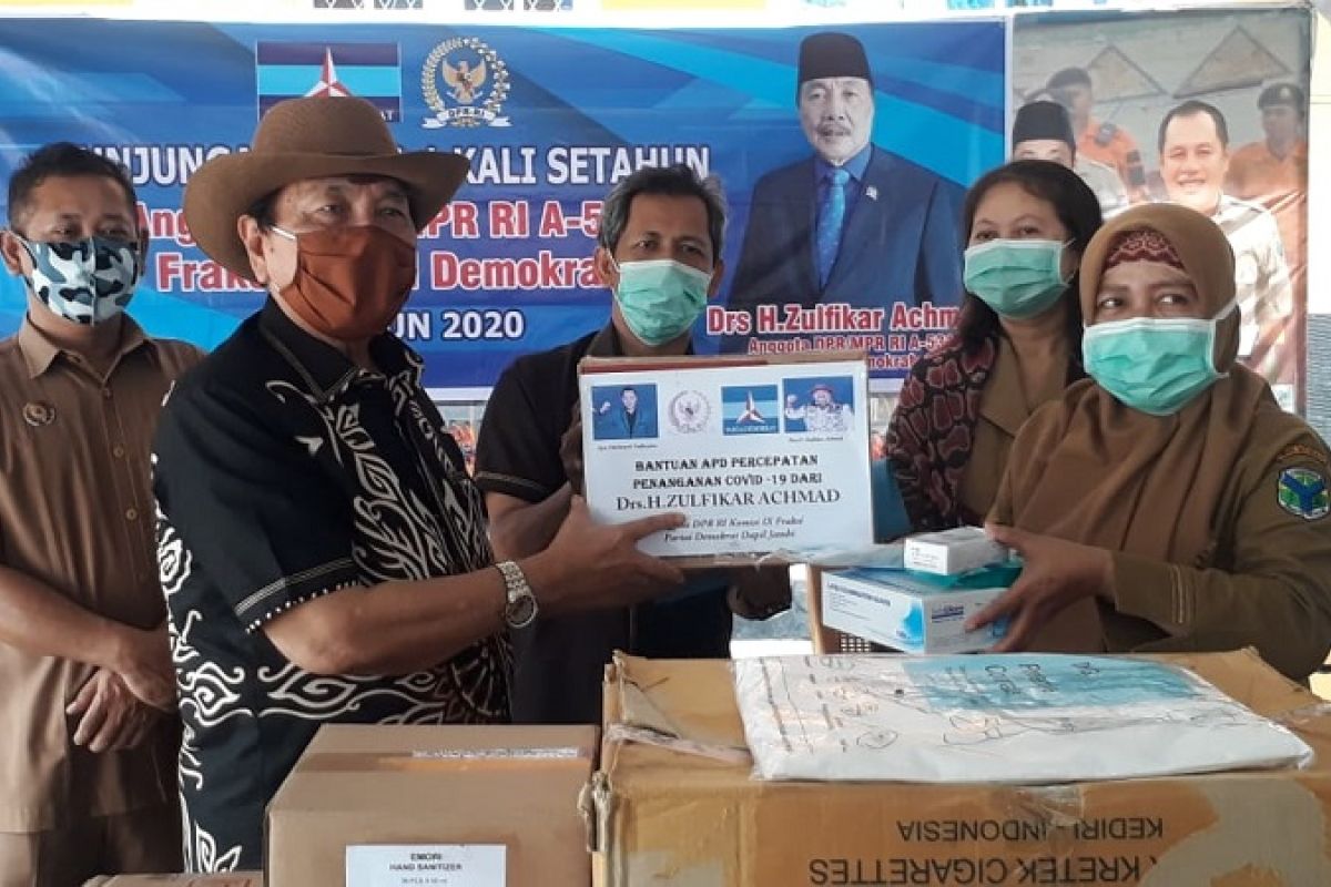 Anggota DPR-RI serahkan bantuan APD untuk tim medis Batanghari