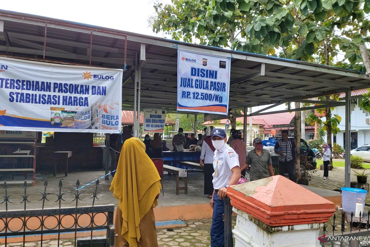 Bulog Sulawesi Tenggara lakukan operasi pasar tekan lonjakan harga gula pasir