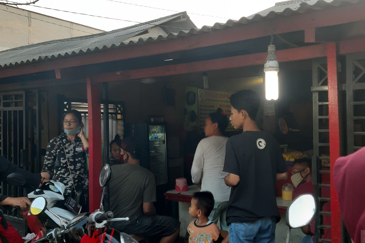 Pedagang makanan kebanjiran pembeli di tengah pandemi COVID-19