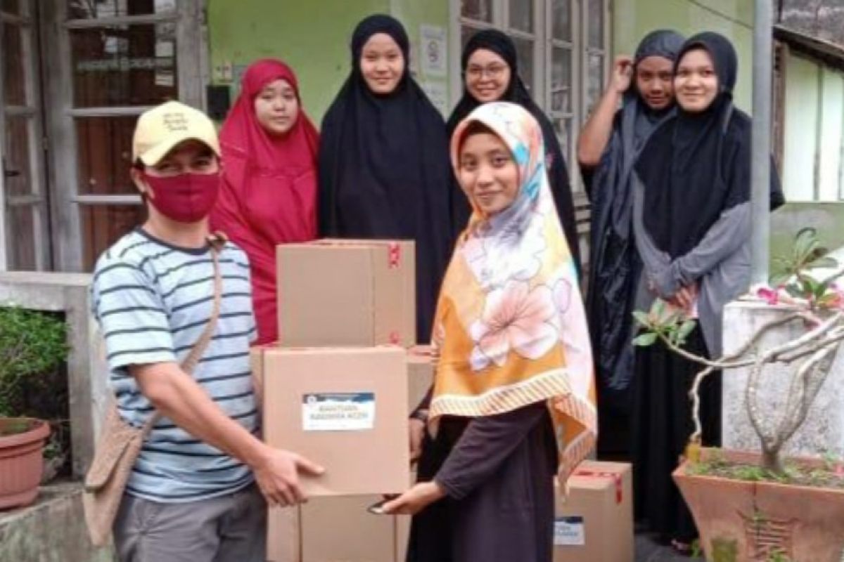 Kagama Aceh salurkan paket sembako untuk mahasiswa Aceh  di Yogyakarta