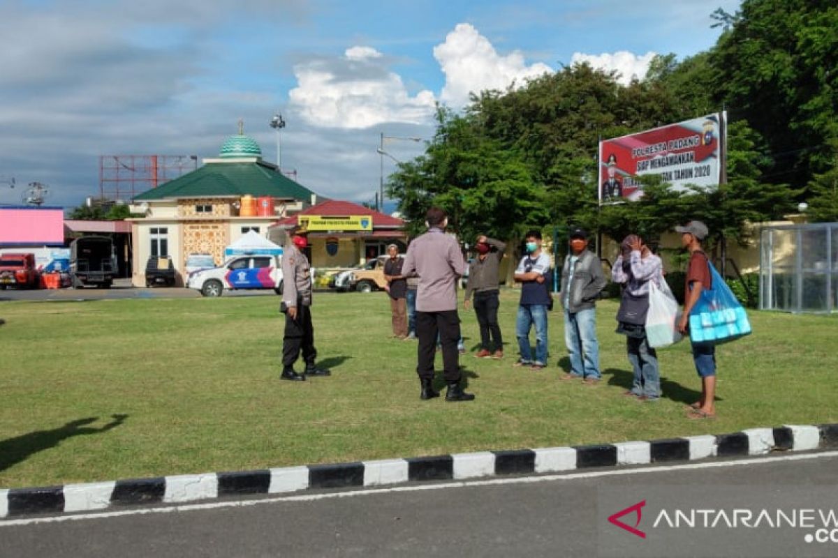 Polresta Padang awasi titik keramaian masyarakat jelang Lebaran