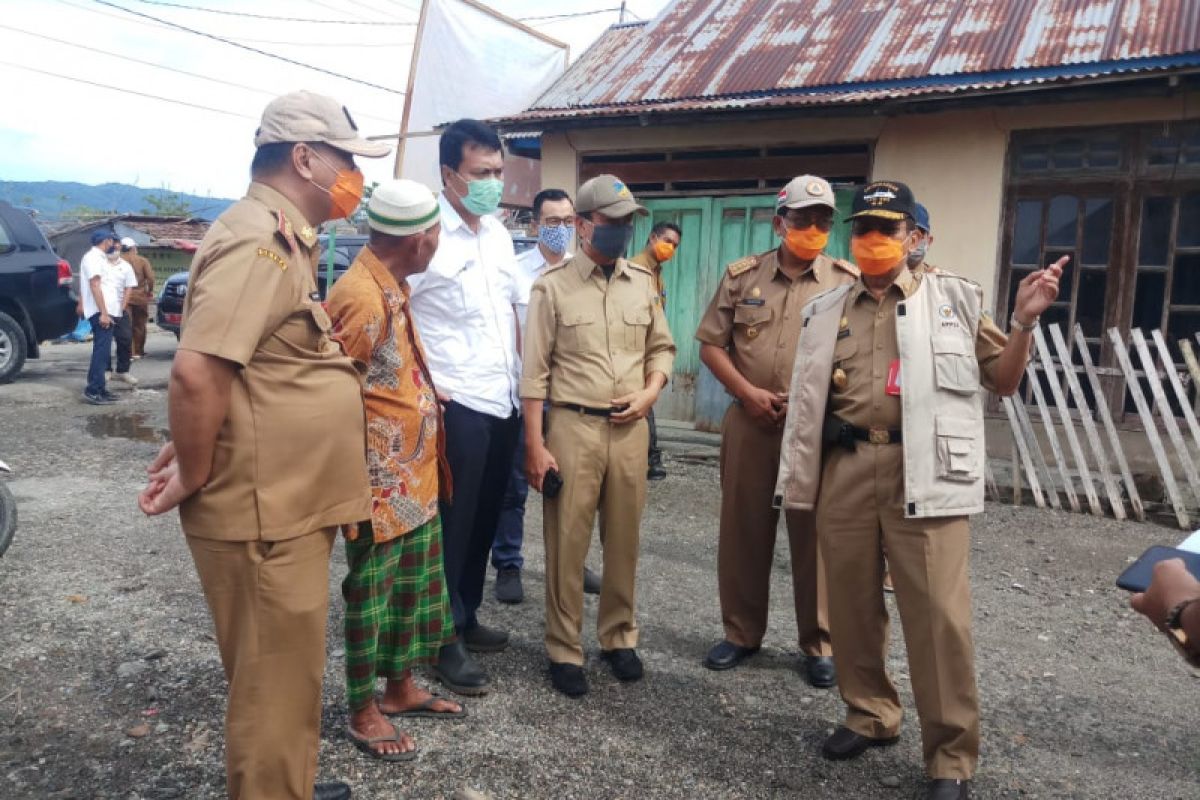 Gubernur Sulteng tinjau lokasi banjir rob di Sirenja