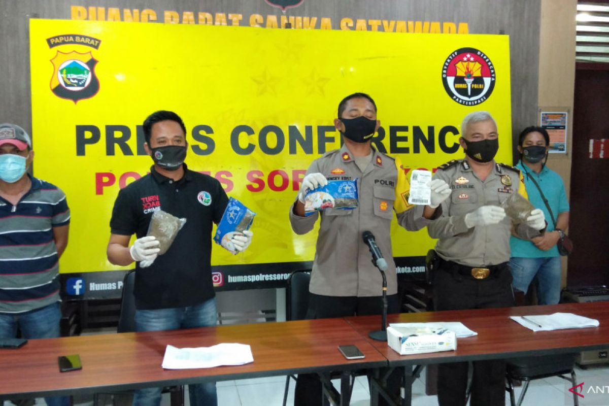 Polres Sorong Kota tangkap pemilik puluhan bungkus ganja kering