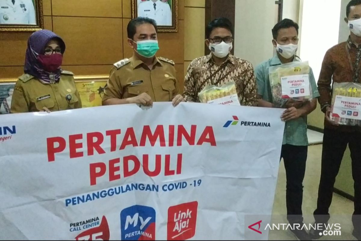 Pertamina berikan bantuan 1.200 paket sembako di Pontianak