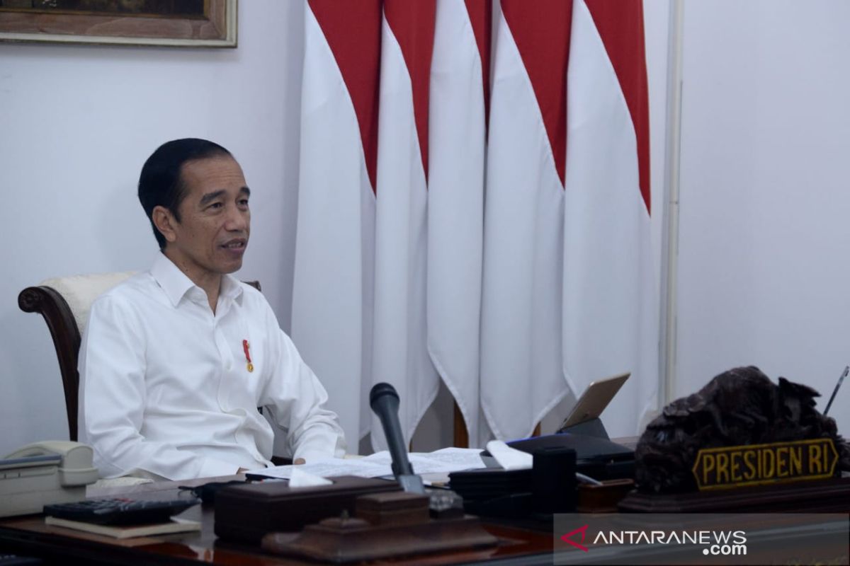 Presiden Jokowi meminta petugas terapkan protokol kesehatan di pasar