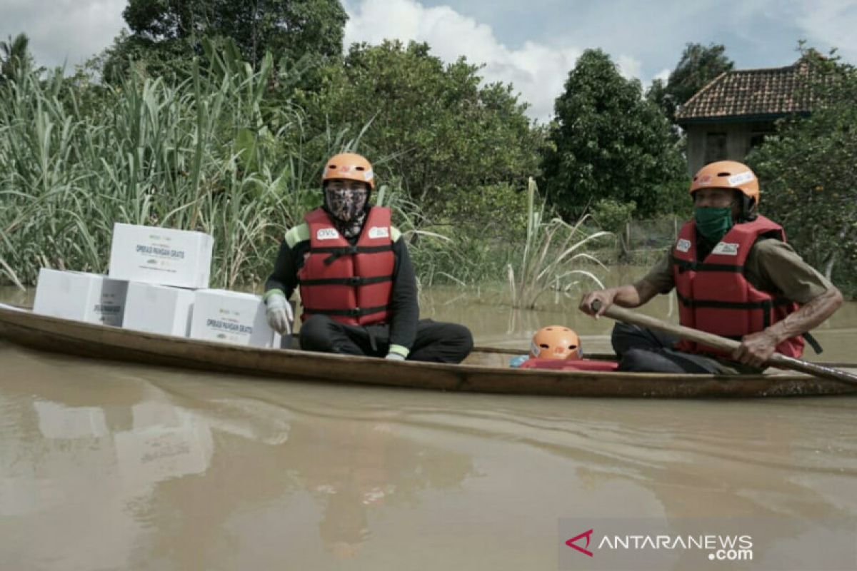 ACT Sumsel salurkan 500 paket sembako untuk korban banjir OKU Timur