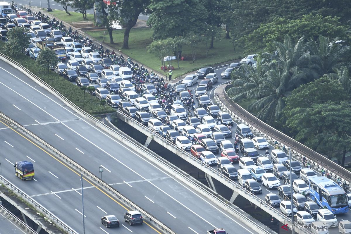 Arus kendaraan pribadi saat PSBB Transisi hampir capai kondisi normal