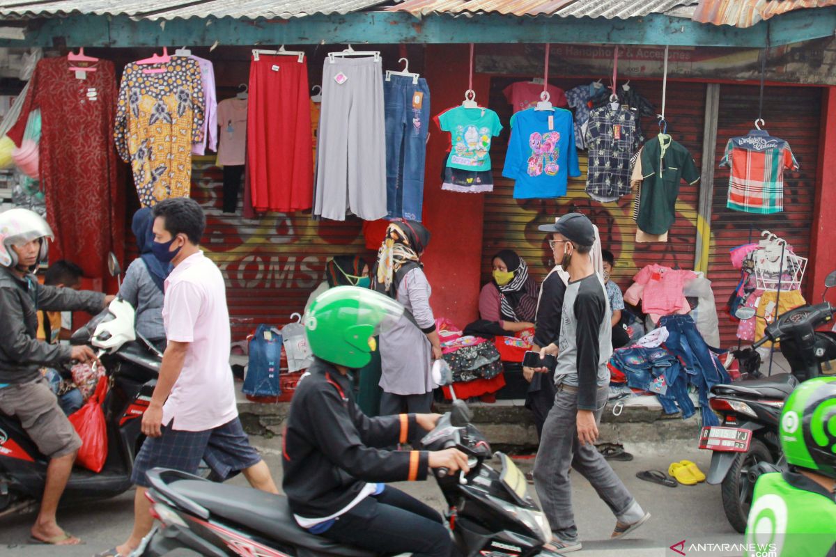 Presiden Jokowi minta petugas terapkan protokol kesehatan di pasar
