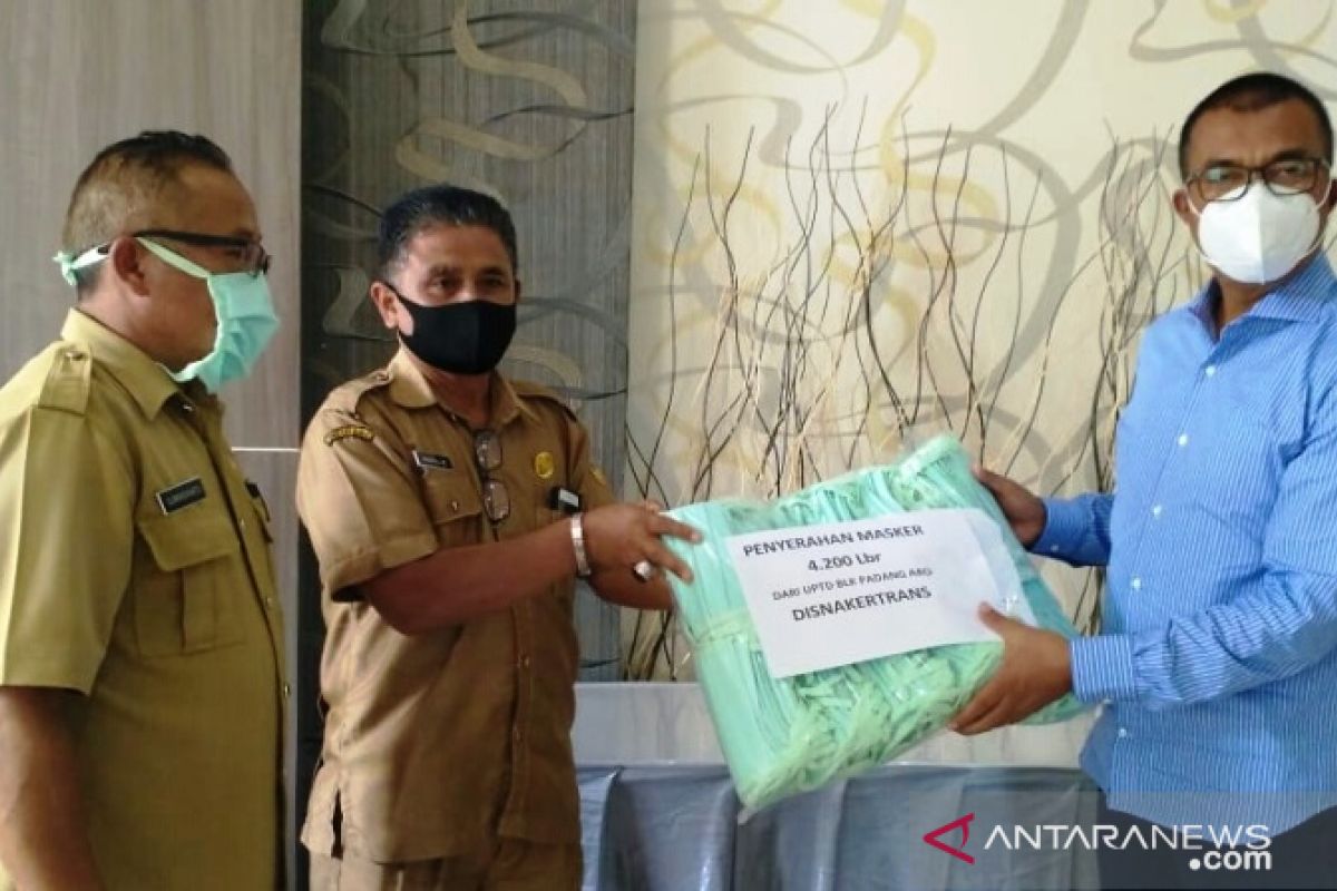 Disnakertrans Solok Selatan berdayakan TKM buat masker