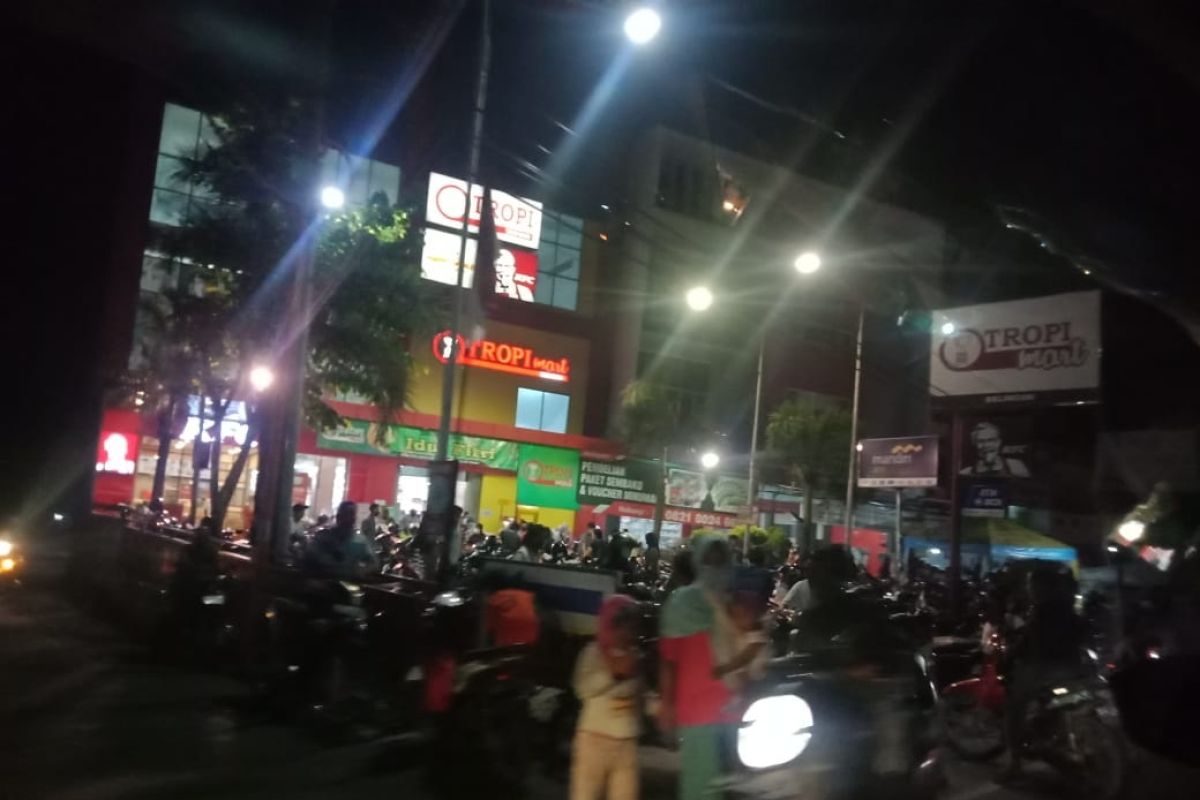 Tanpa ada jaga jarak, Toko pakaian di Talangbanjar Kota Jambi diserbu pembeli