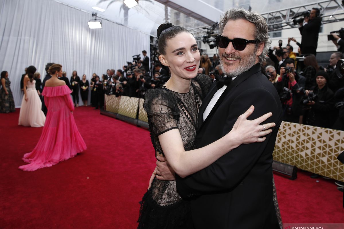 Joaquin Phoenix & Rooney Mara sambut kelahiran anak pertama