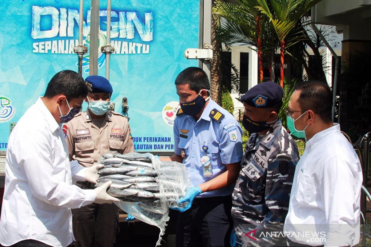 Pelabuhan Perikanan Nusantara Prigi sumbang ikan 1 ton untuk Kediri