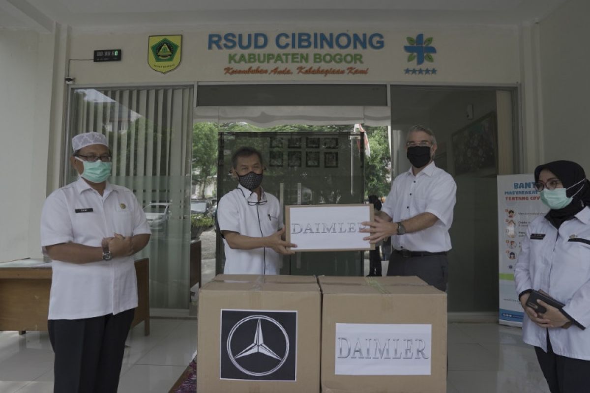 Mercedes Benz dan Daimler sumbang masker kesehatan ke RSUD Cibinong
