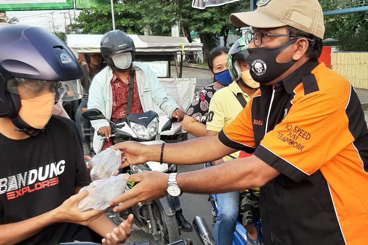 Xtrim Indonesia bagikan masker dan takjil gratis di Tebing Tinggi