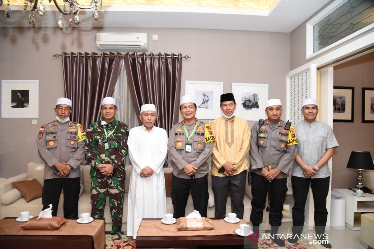 Mohon bimbingan ulama, Irjen Nico sowan ke Guru Wildan Martapura