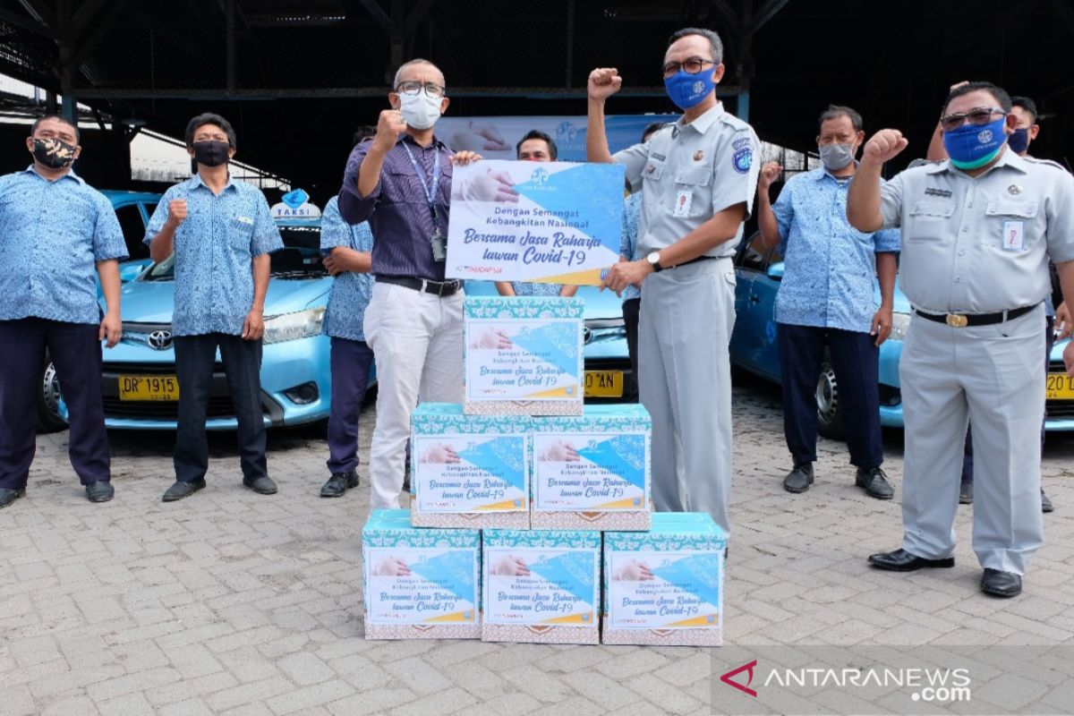 Jasa Raharja NTB menyalurkan APD dan paket sembako