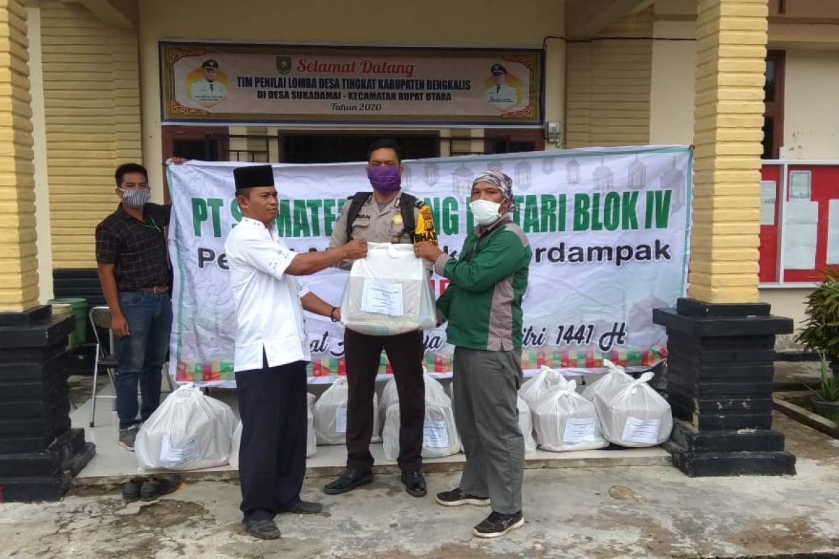 PT. SRL bantu 300 paket sembako kepada warga Rupat