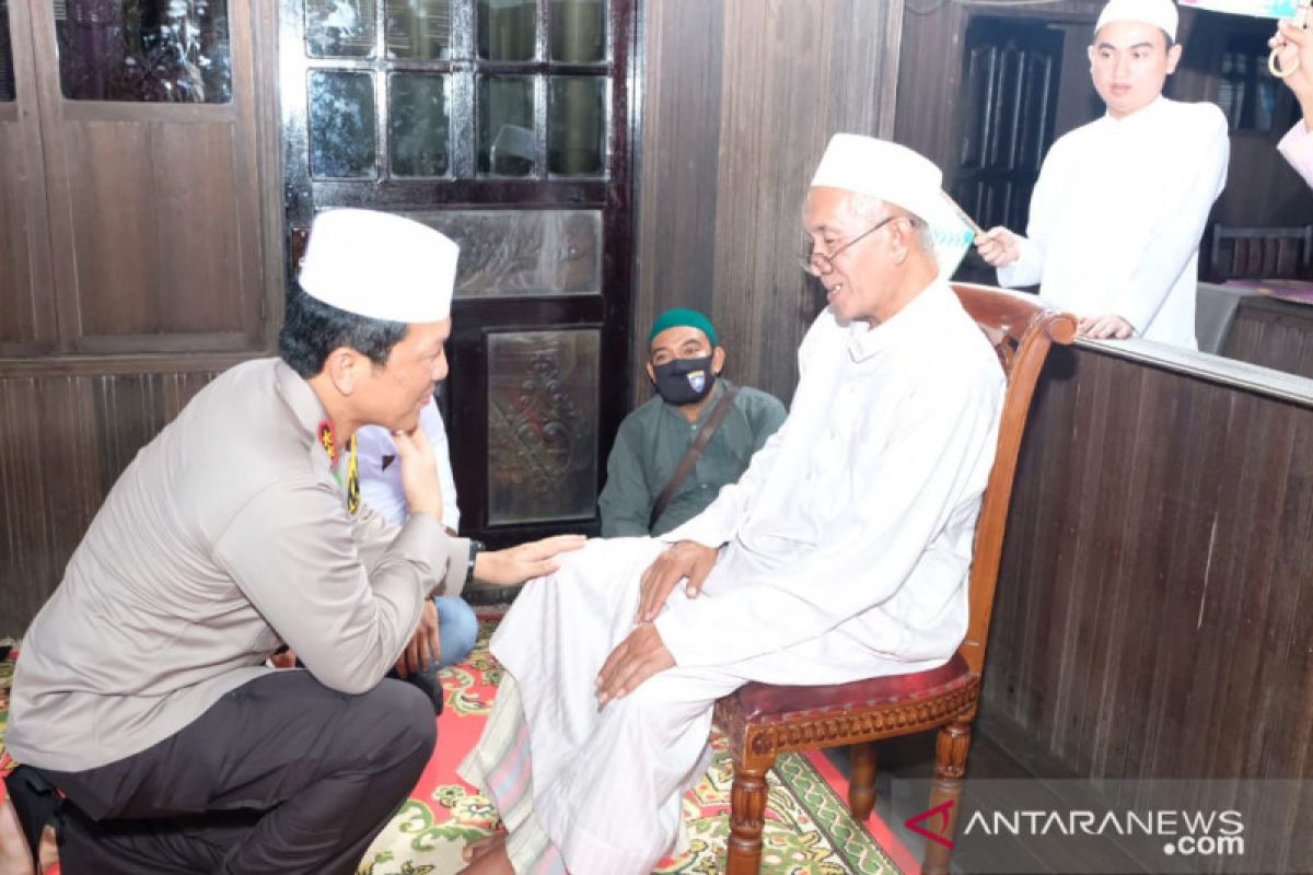 Irjen Nico minta doa Guru Danau dan Guru Bakhiet