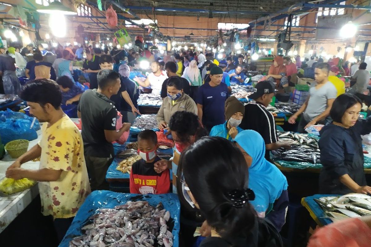 Pajak ikan Pematangsiantar ramai pembeli, harga stabil