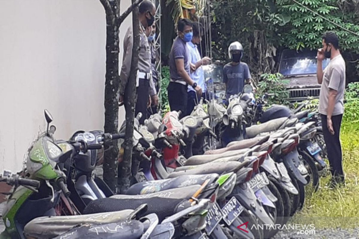 Polresta Banjarmasin kubur barang bukti ratusan sepeda motor tak bertuan