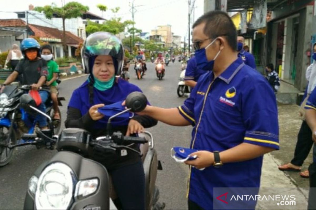 DPD Nasdem Bangka Selatan bagikan 1.000 masker