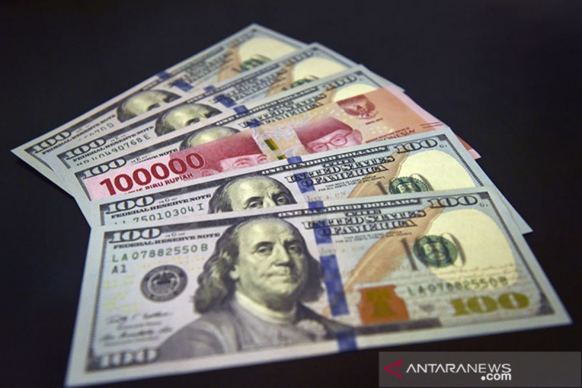 Rupiah Jumat pagi melemah 15 poin