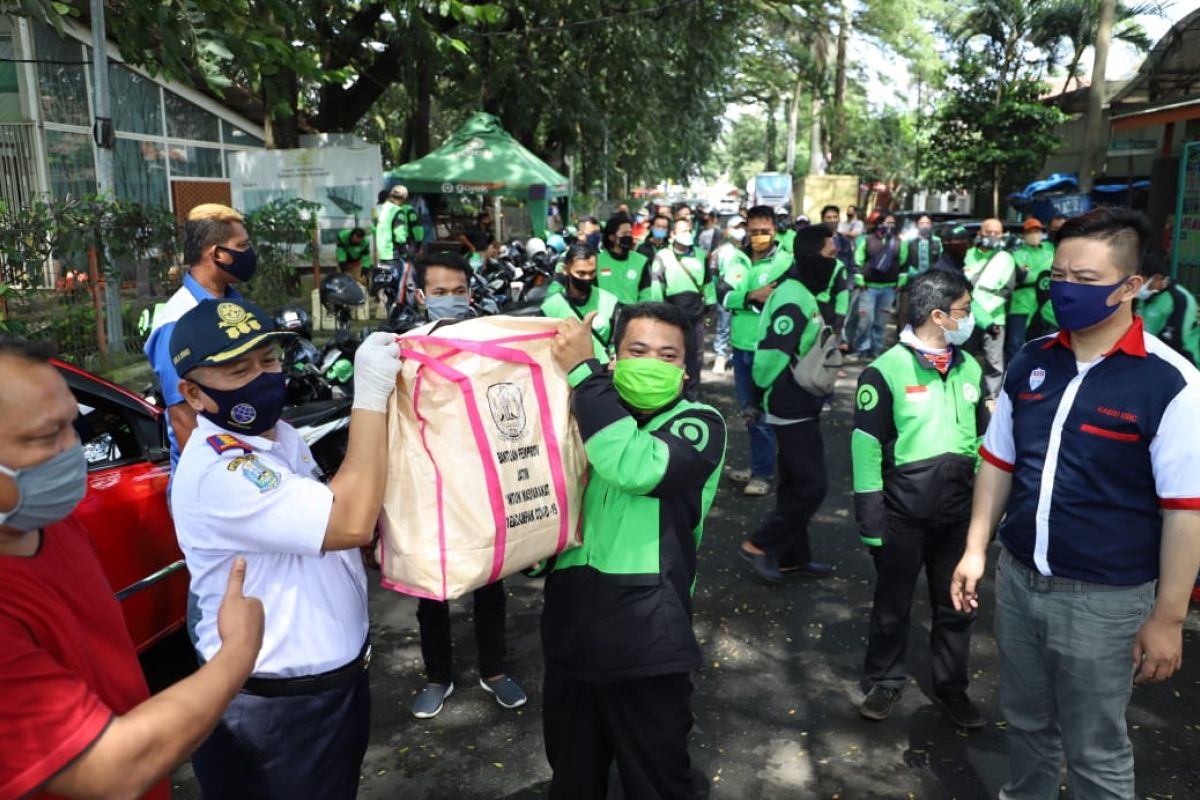 Dishub Jatim salurkan bansos untuk pengojek daring di Malang Raya