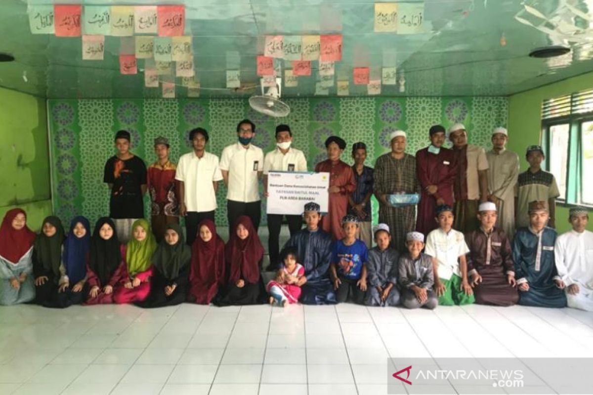 PLN Kandangan salurkan santunan ke Yayasan Tarbiyatul Furqan