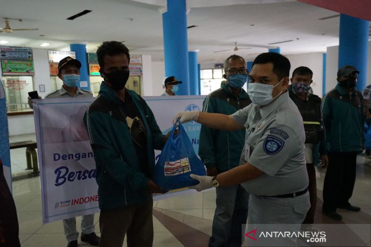 Jasa Raharja Riau salurkan bantuan kemanusian sembako dan APD untuk menghadapi pandemi COVID-19