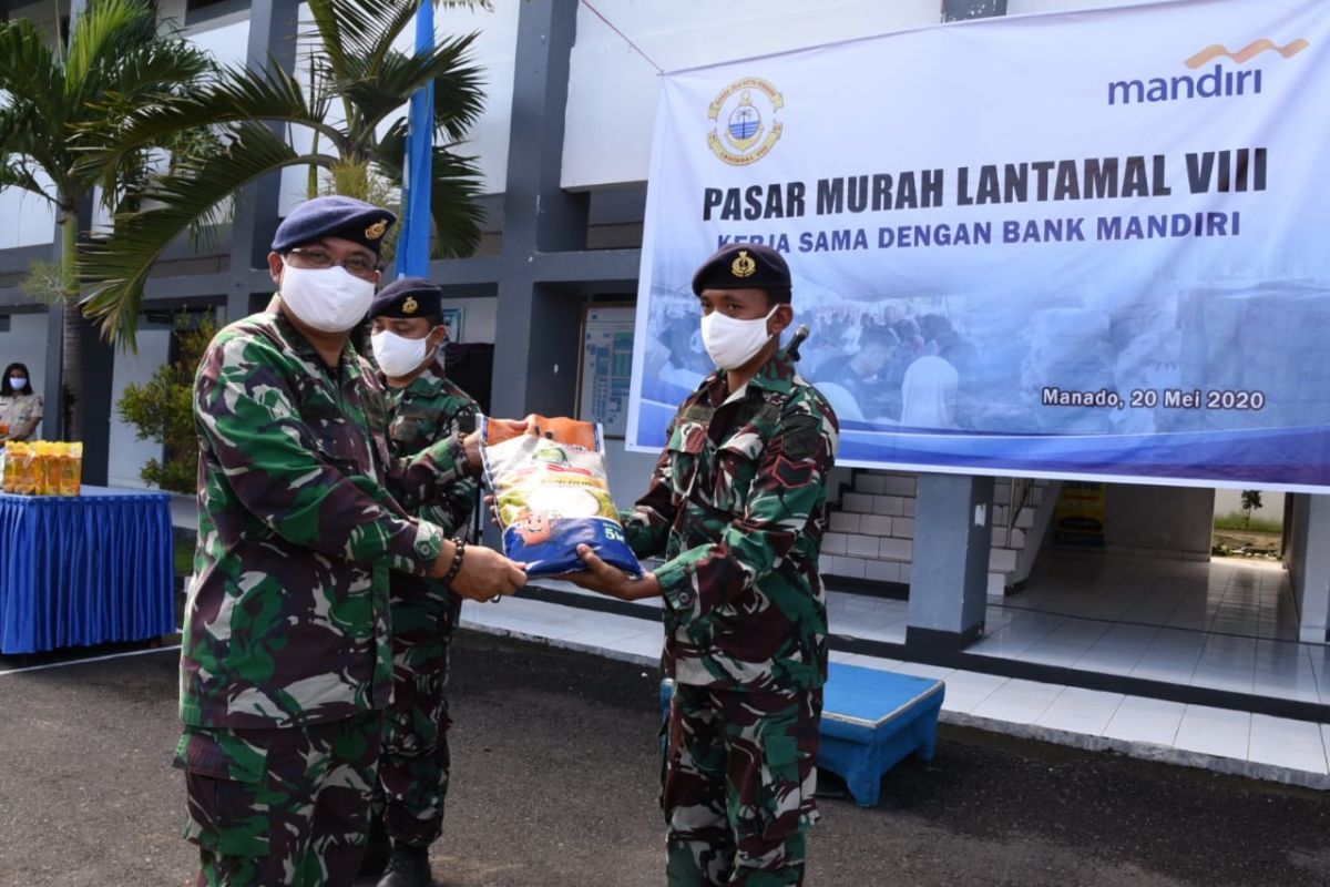 Lantamal VIII menggelar pasar murah bagi prajurit