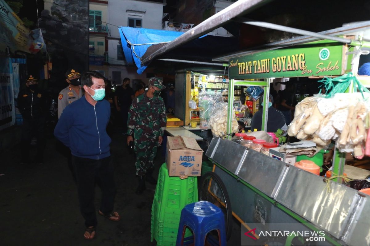 Bupati Klungkung pantau penggunaan masker di fasilitas publik