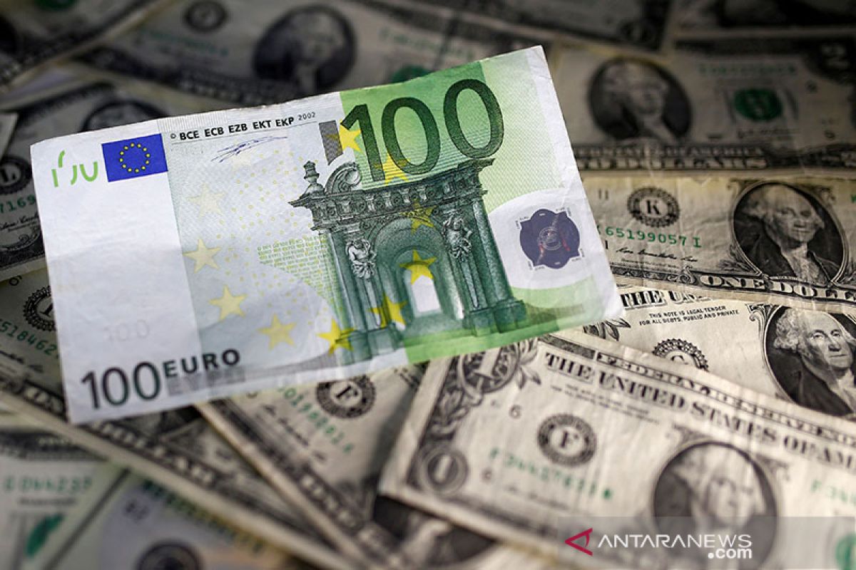 Dolar AS jatuh di tengah meningkatnya sentimen risiko dan pengutan euro