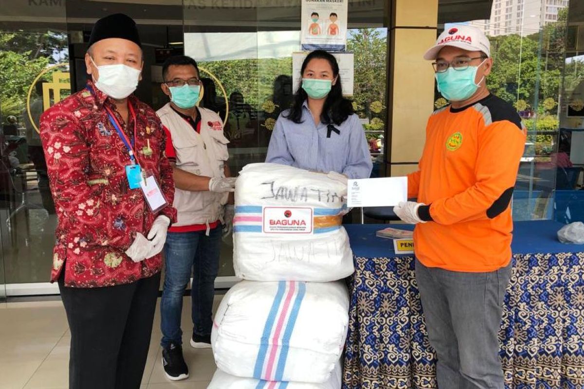 Baguna PDIP Jatim bantu 100 baju hazmat ke RS Royal