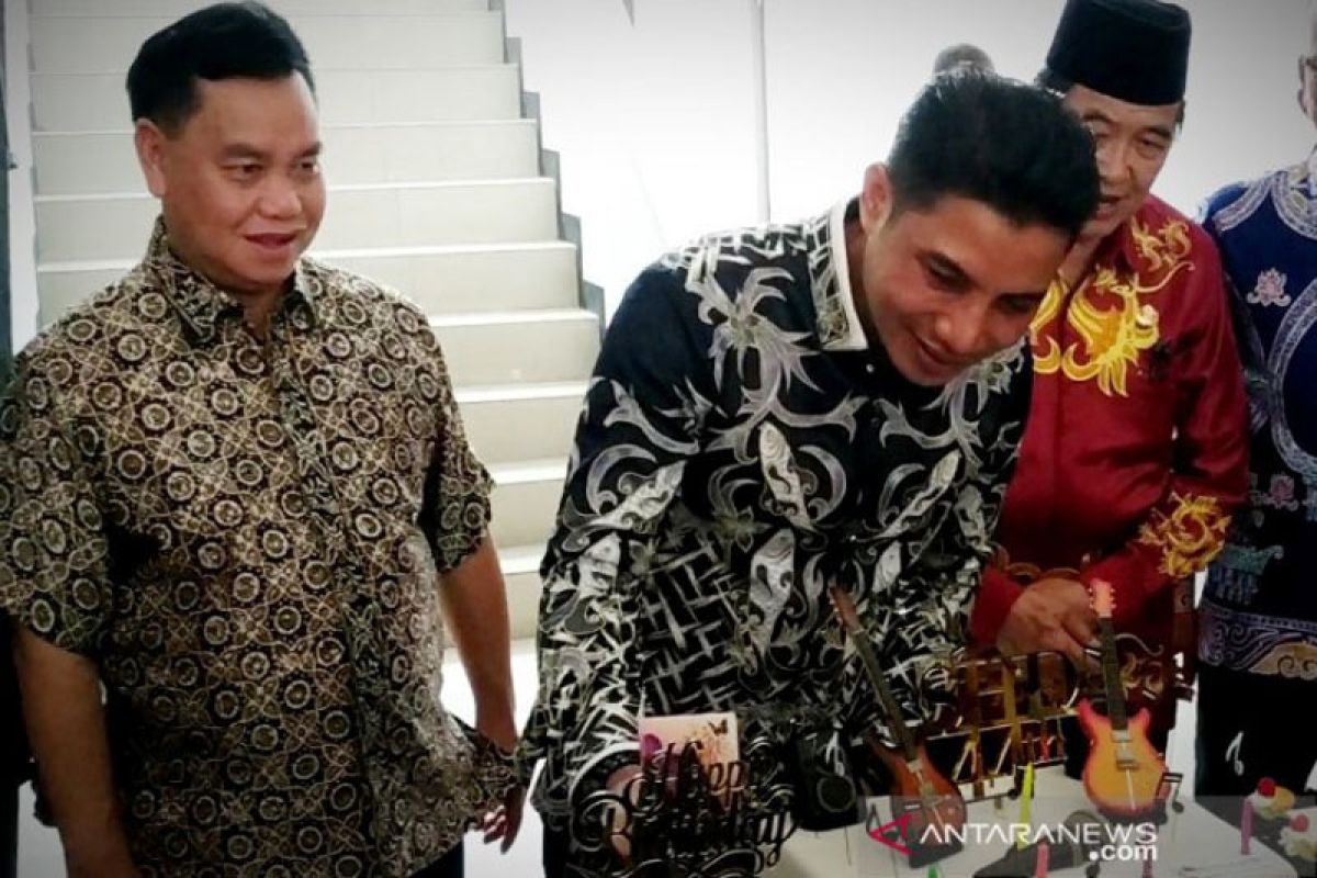 Bupati Kotawaringin Timur beri hadiah HUT bocah positif COVID-19