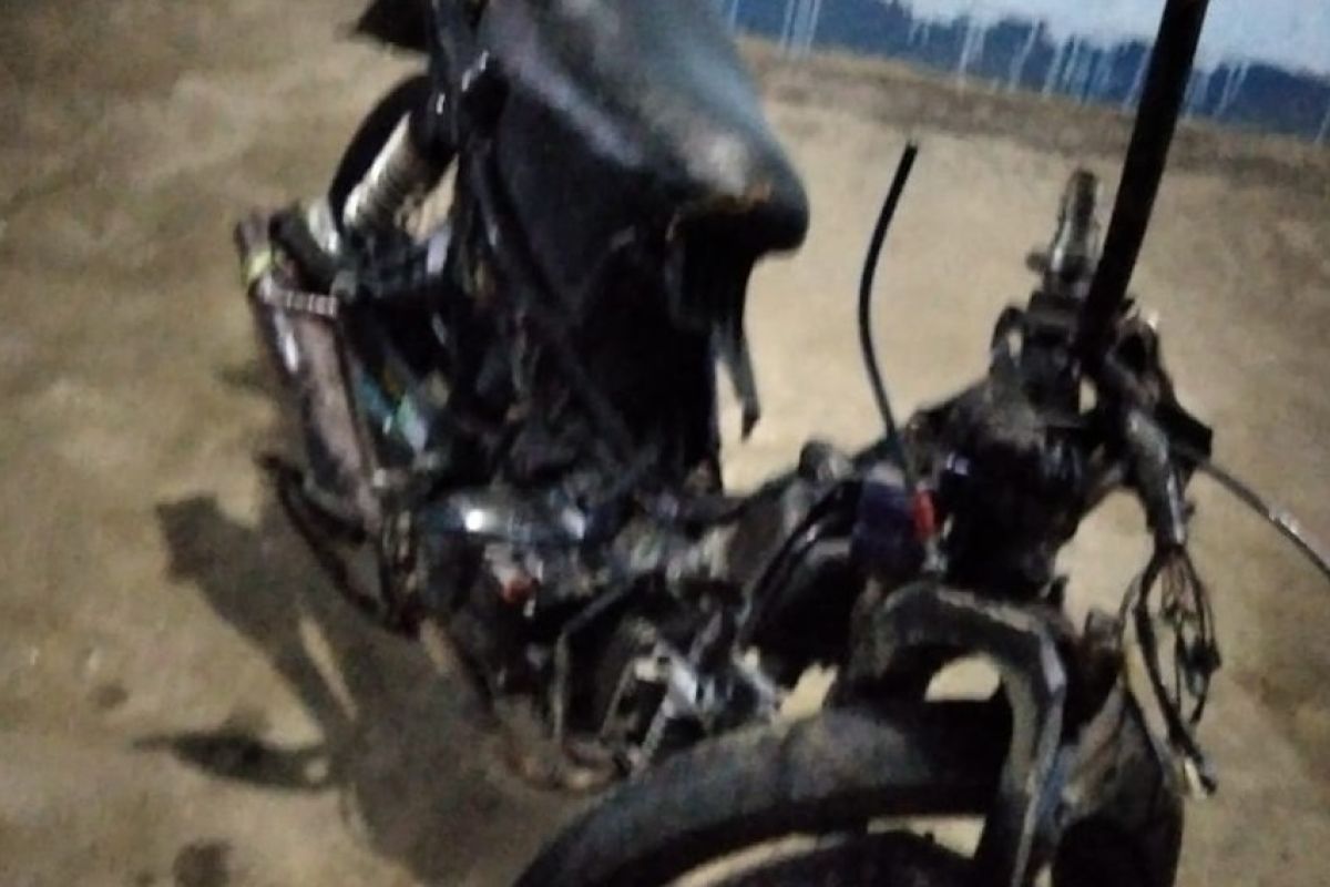 Tabrakan berlawanan arah,  dua pengendara sepeda motor tewas