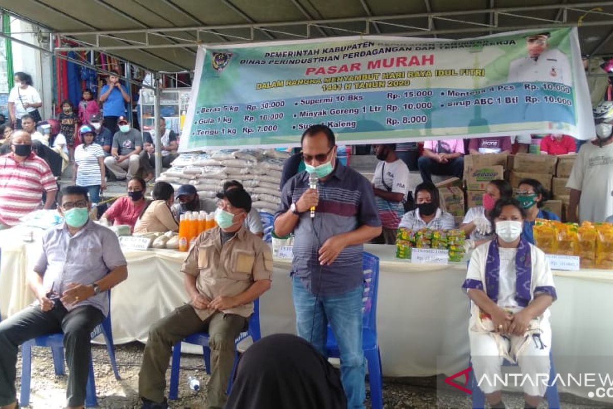 Pemkab Kepulauan Tanimbar gelar pasar murah jelang Idul Fitri