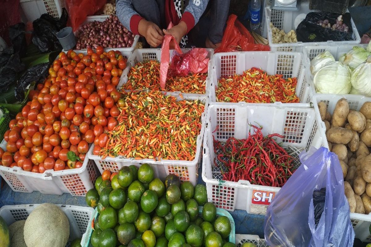 Harga bawang merah dan cabe merah terpantau naik di HSS