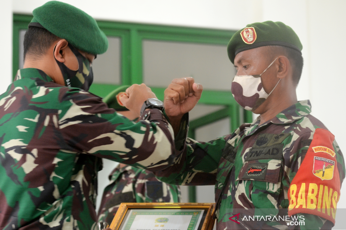 Dandim 1314/Gorontalo Utara beri penghargaan babinsa berhasil Cetar Kipas