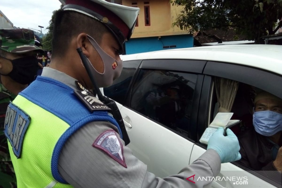 Polres Garut tingkatkan penyekatan arus kendaraan di jalur utama