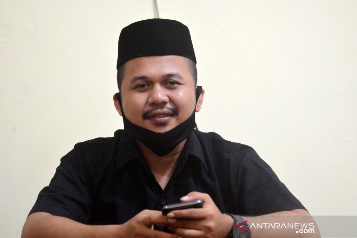 Anggota DPRD Gorontalo Utara urunan dengan masyarakat perbaiki tanggul