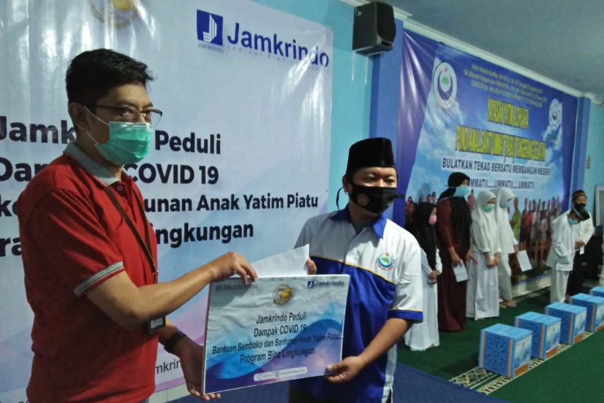 Jamkrindo Tangerang salurkan sembako untuk anak yatim terdampak COVID-19