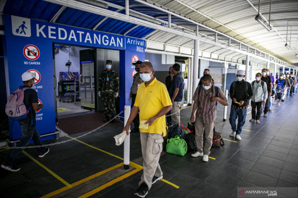 293 pekerja migran Indonesia pulang melalui Batam jalani karantina di rumah susun
